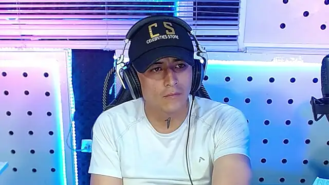 Snapshot of Darko0717 chatting on 10-24-25, 01:57 Darko0717 online show from 10-24-25, 01:57