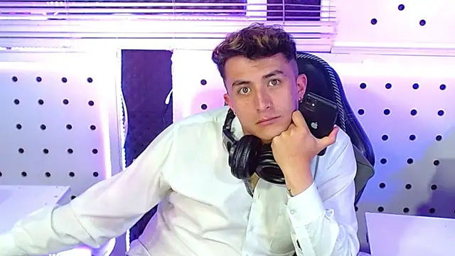 Snapshot of Darko0717 chatting on 11-08-25, 12:11 Darko0717 online show from 11-08-25, 12:11