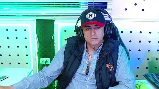 Snapshot of Darko0717 chatting on 11-23-25, 01:16 Darko0717 online show from 11-23-25, 01:16