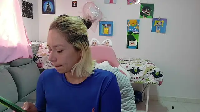 MommyMiaWs online show from 04-22-26, 03:57