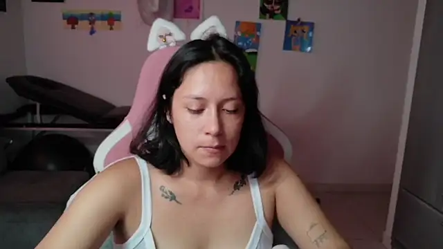Snapshot of MommyMiaWs chatting on 06-23-26, 02:04 MommyMiaWs online show from 06-23-26, 02:04