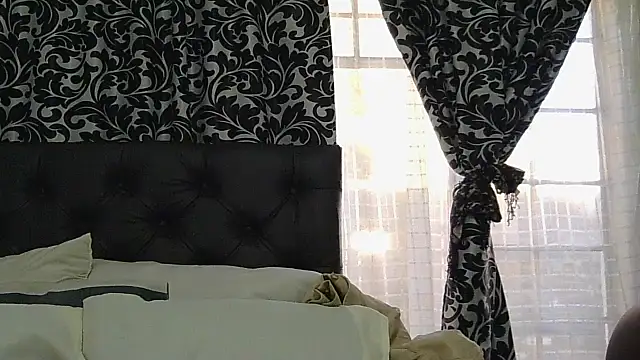 sluttylaura21 online show from 07-04-26, 06:30