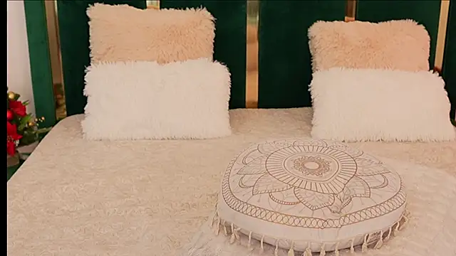 XeniaBlu online show from 12-16-25, 12:21