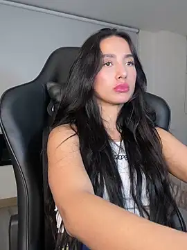 EvaMoet online show from 12-17-24, 06:24