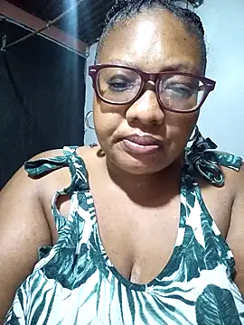 Snapshot of YELLOW_BONE chatting on 02-22-25, 12:27 YELLOW BONE online show from 02-22-25, 12:27