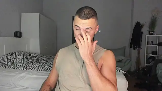 Snapshot of paulblack21 chatting on 11-18-25, 07:40 paulblack21 online show from 11-18-25, 07:40