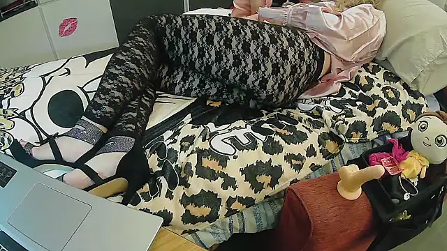 CristinaTrav online show from 10-20-25, 08:31