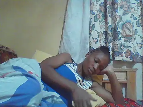 Snapshot of Smillie_prety chatting on 06-13-26, 04:43 Smillie prety online show from 06-13-26, 04:43