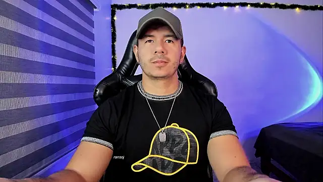 Snapshot of ransoj chatting on 02-15-26, 12:07 ransoj online show from 02-15-26, 12:07