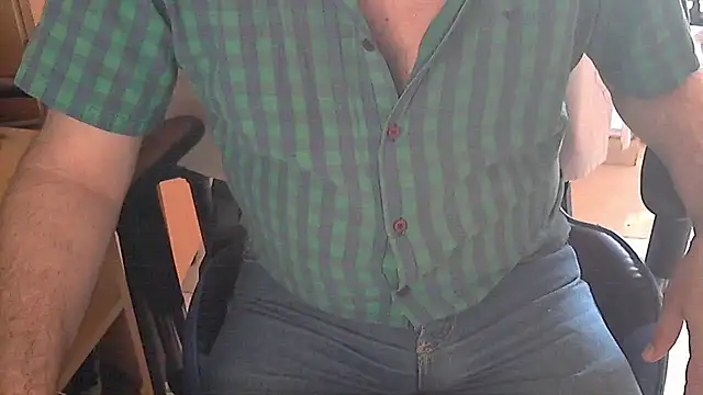 Snapshot of angelgarcia269 chatting on 12-15-24, 02:27 angelgarcia269 online show from 12-15-24, 02:27