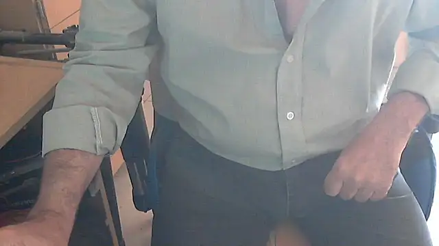 Snapshot of angelgarcia269 chatting on 03-12-25, 06:11 angelgarcia269 online show from 03-12-25, 06:11