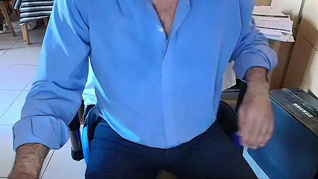 Snapshot of angelgarcia269 chatting on 10-31-25, 08:43 angelgarcia269 online show from 10-31-25, 08:43