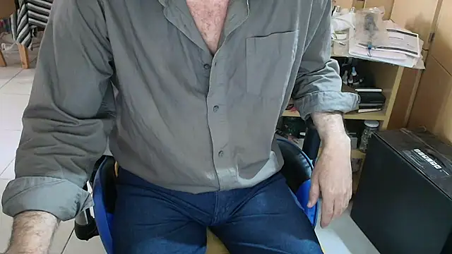 Snapshot of angelgarcia269 chatting on 11-07-25, 12:05 angelgarcia269 online show from 11-07-25, 12:05