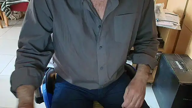 Snapshot of angelgarcia269 chatting on 11-08-25, 11:10 angelgarcia269 online show from 11-08-25, 11:10