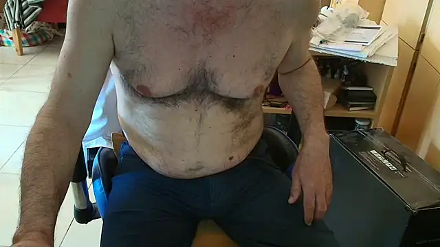 Snapshot of angelgarcia269 chatting on 11-11-25, 12:05 angelgarcia269 online show from 11-11-25, 12:05