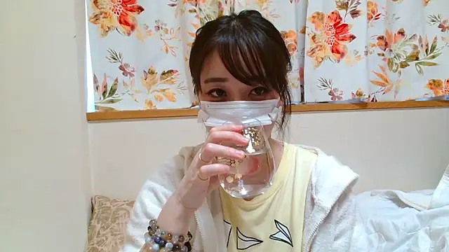 liliyRiSAcha-n online show from 04-23-26, 07:30