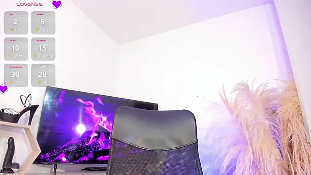 Snapshot of Fenty_XX chatting on 09-25-25, 04:00 Fenty XX online show from 09-25-25, 04:00