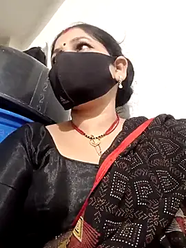 Snapshot of Riyaa-Devi chatting on 03-01-25, 05:49 Riyaa-Devi online show from 03-01-25, 05:49