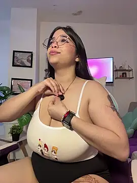Snapshot of tati_reyess chatting on 06-27-26, 12:22 tati reyess online show from 06-27-26, 12:22