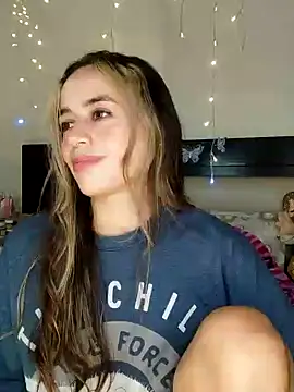 Snapshot of Natalia_Suarez chatting on 12-30-24, 03:47 Natalia Suarez online show from 12-30-24, 03:47