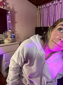 Snapshot of Natalia_Suarez chatting on 03-13-25, 03:22 Natalia Suarez online show from 03-13-25, 03:22