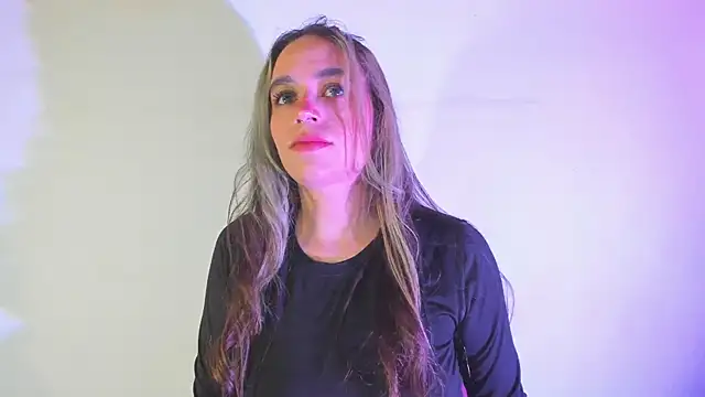 Snapshot of Natalia_Suarez chatting on 10-02-25, 02:29 Natalia Suarez online show from 10-02-25, 02:29