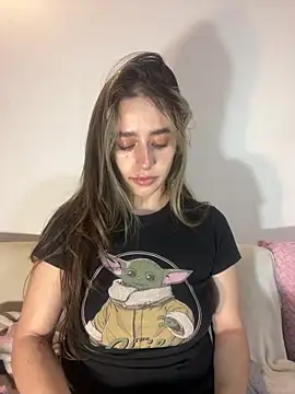 Snapshot of Natalia_Suarez chatting on 10-31-25, 03:29 Natalia Suarez online show from 10-31-25, 03:29