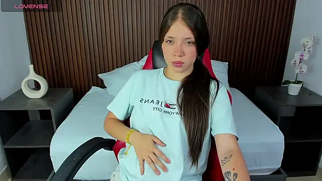 Snapshot of nataly_rodri chatting on 02-13-25, 07:10 nataly rodri online show from 02-13-25, 07:10