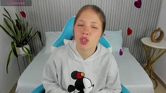 Snapshot of nataly_rodri chatting on 02-15-25, 12:11 nataly rodri online show from 02-15-25, 12:11