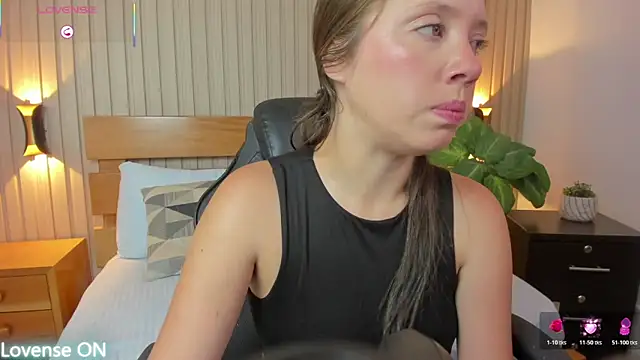 Snapshot of nataly_rodri chatting on 11-26-25, 02:12 nataly rodri online show from 11-26-25, 02:12