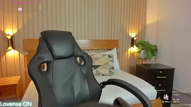 Snapshot of nataly_rodri chatting on 11-28-25, 02:14 nataly rodri online show from 11-28-25, 02:14