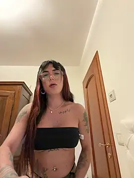Snapshot of missdirtyhot_ chatting on 05-10-26, 06:13 missdirtyhot online show from 05-10-26, 06:13