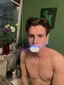 ETHAN MOORE online show from 10-31-25, 03:35