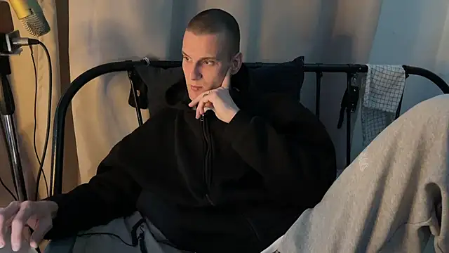 ETHAN MOORE online show from 04-25-26, 08:50