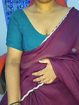 Snapshot of Malluivaniya chatting on 06-21-26, 05:26 Malluivaniya online show from 06-21-26, 05:26
