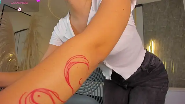 riley sierra online show from 12-04-25, 12:47