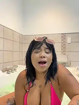 Snapshot of Emily_restrepo chatting on 01-04-25, 12:27 Emily restrepo online show from 01-04-25, 12:27