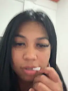 Snapshot of Emily_restrepo chatting on 09-11-25, 04:12 Emily restrepo online show from 09-11-25, 04:12