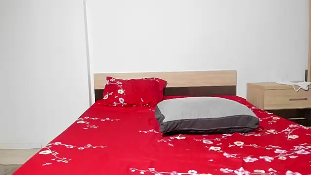 Snapshot of Ellyslimdoll chatting on 10-30-25, 02:02 Ellyslimdoll online show from 10-30-25, 02:02