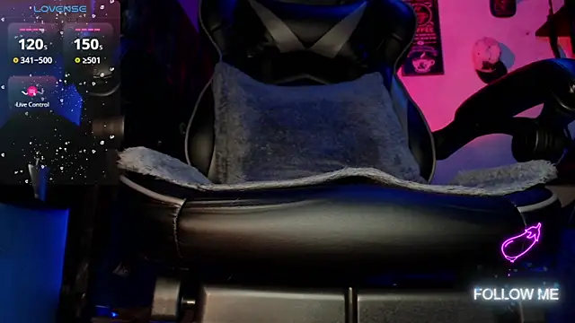 Snapshot of Tom_kio chatting on 11-14-25, 10:18 Tom kio online show from 11-14-25, 10:18