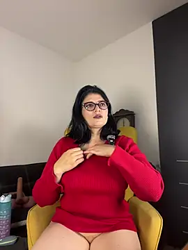 Snapshot of adriana71 chatting on 06-30-26, 04:02 adriana71 online show from 06-30-26, 04:02