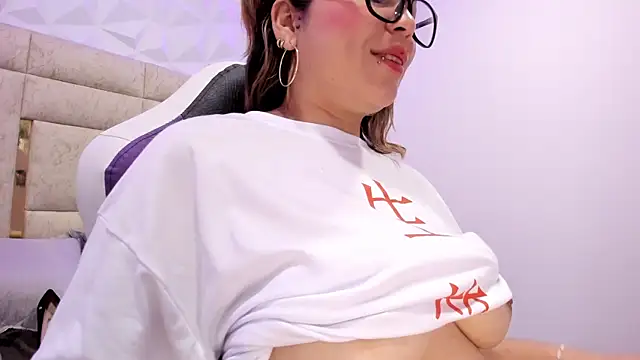 Snapshot of PauletteJ chatting on 02-24-25, 02:58 PauletteJ online show from 02-24-25, 02:58