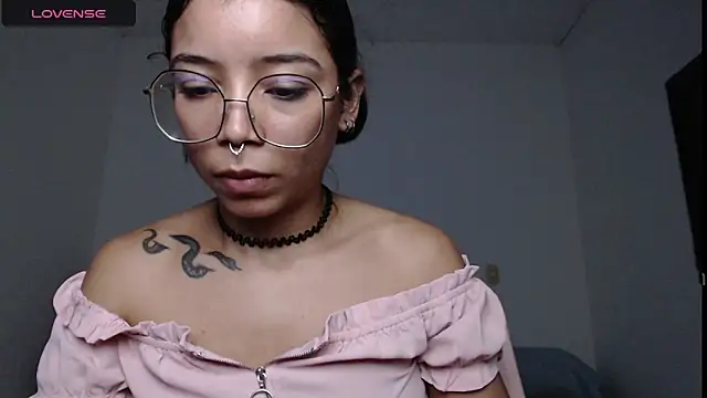 Snapshot of Putaku_San chatting on 09-12-25, 03:50 Putaku San online show from 09-12-25, 03:50