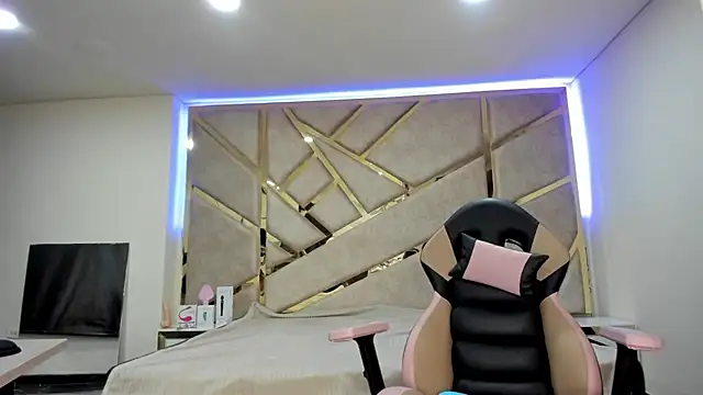 Snapshot of nahia_low chatting on 03-04-25, 03:22 nahia low online show from 03-04-25, 03:22