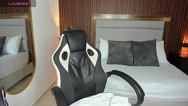 emily villamil online show from 12-21-24, 01:32