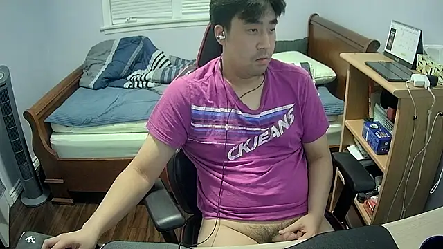 Snapshot of Koreanboy171 chatting on 03-10-26, 04:06 Koreanboy171 online show from 03-10-26, 04:06