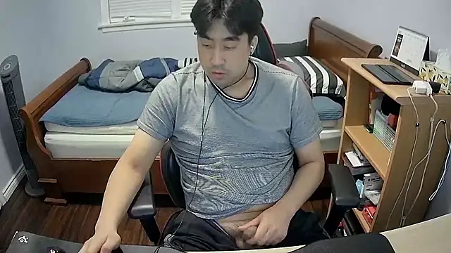 Snapshot of Koreanboy171 chatting on 03-14-26, 03:34 Koreanboy171 online show from 03-14-26, 03:34