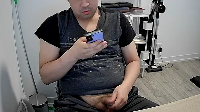 Snapshot of Koreanboy171 chatting on 05-15-26, 03:24 Koreanboy171 online show from 05-15-26, 03:24