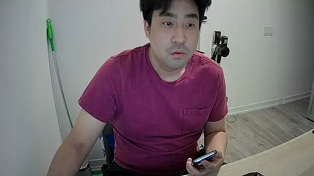 Snapshot of Koreanboy171 chatting on 05-17-26, 06:00 Koreanboy171 online show from 05-17-26, 06:00
