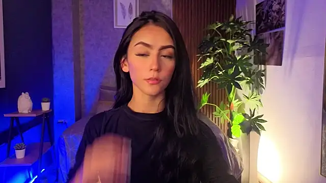 Coralinnee  online show from 05-08-26, 03:01